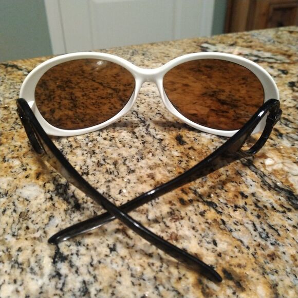 Womens Sunglass Oval White Silver Plastic Amber Lens CUTE!! main image 10